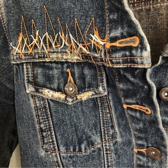 Denim Boho Coastal Cowgirl distressed denim embroidered jean jacket Small - Picture 4 of 12